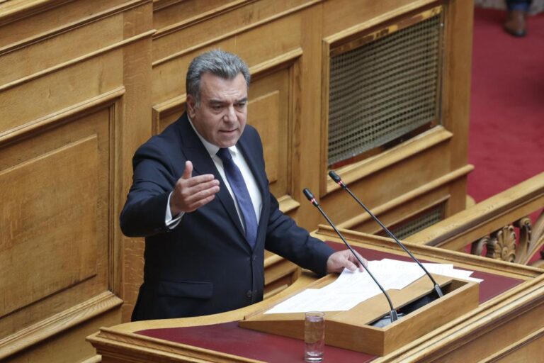 Mάνος Κόνσολας: «Το πλαφόν σε καύσιμα και τρόφιμα είναι μόνο η αρχή»