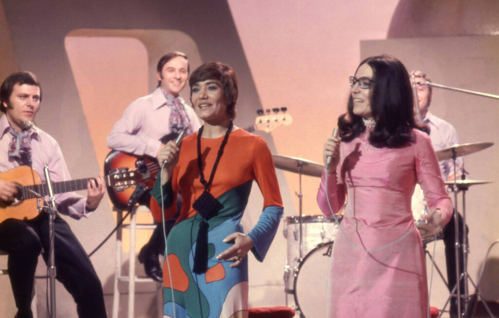 Νάνα Μούσχουρη για Μαρινέλλα: «Αυτό μου μένει παράπονο – Δεν μπορώ να συνέλθω ακόμα από το σοκ»