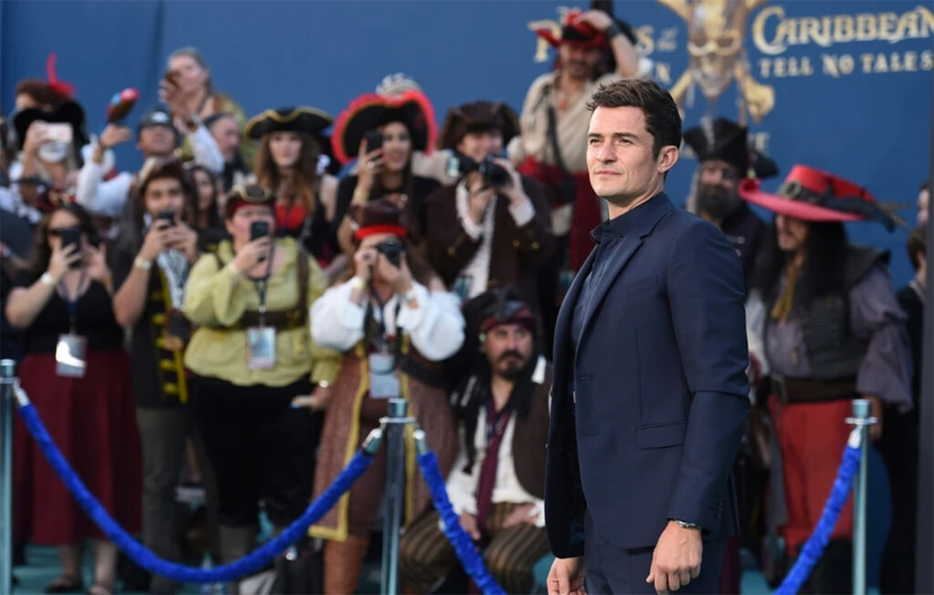 Ο 49χρονος Όρλαντο Μπλουμ και 28χρονο μοντέλο μπικίνι «βγαίνουν διακριτικά εδώ και μήνες» μετά τον χωρισμό του από την Κέιτι Πέρι