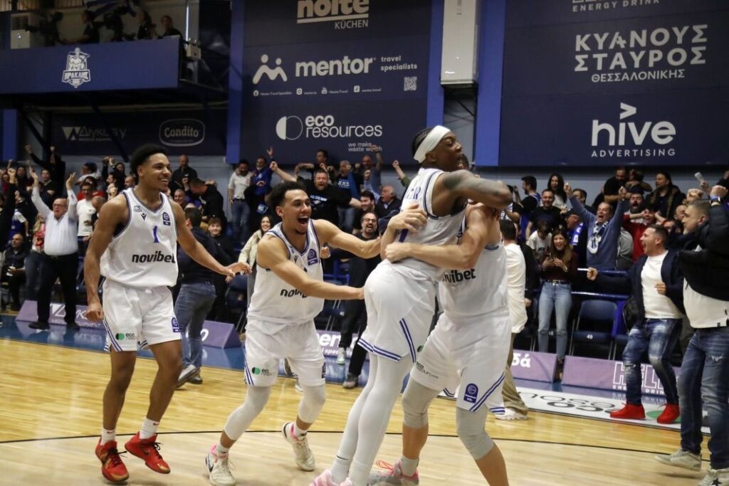 ΑΕΚ – Ηρακλής: Back to back τρίποντα από τον Έλντερ – Ντέιβις(Vid)
