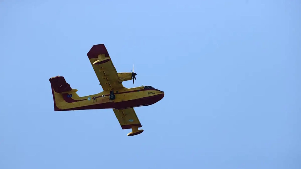 Φωτιά στην Κεφαλονιά στην περιοχή Μαυράτα: Σηκώθηκε ένα αεροσκάφος