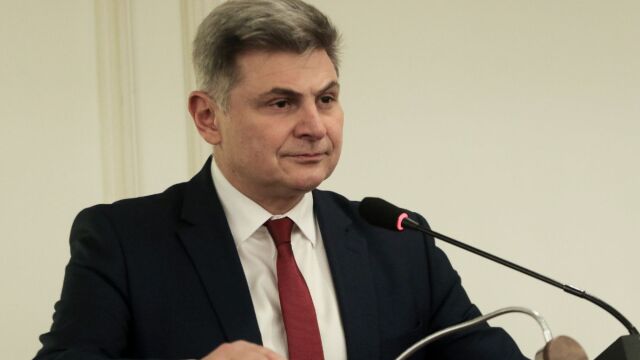 “Πυρά” Φαραντούρη σε Πολάκη: “Παραδοσιακή σταλινική πρακτική η συκοφάντηση πρώην συντρόφων”