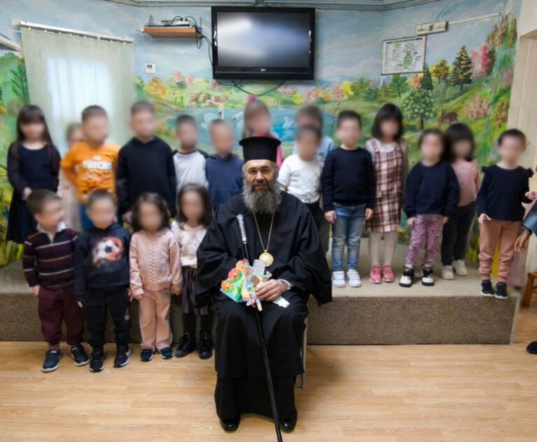 Επίσκεψη του Μητροπολίτη Φλωρίνης στο Νηπιαγωγείο της ΔΕΗ στην Πτολεμαΐδα