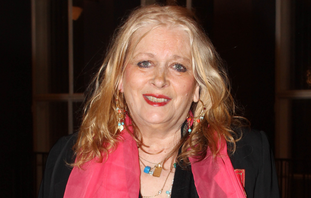 Έτσι είναι σήμερα η Νόρα Βαλσάμη – Το σπάνιο στιγμιότυπο που δημοσίευσε ο γιος της