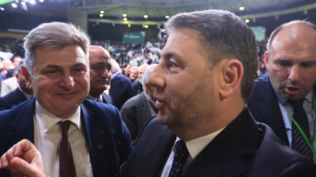 Συνέδριο ΠΑΣΟΚ 2026: Παρών ο ανεξάρτητος βουλευτής Νικόλας Φαραντούρης – Έγινε δεκτός με χειροκροτήματα