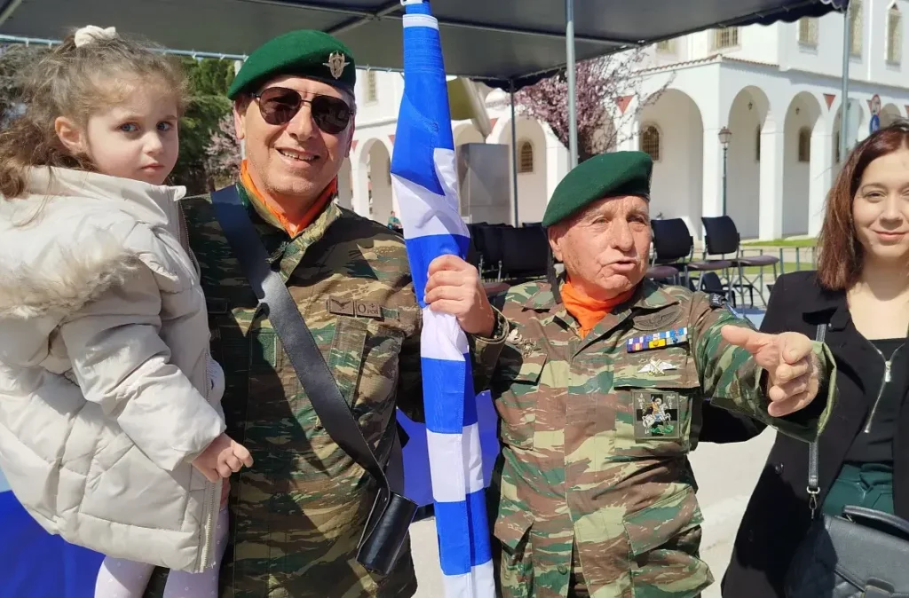 Ο 91χρονος Καταδρομέας που έκλεψε την παράσταση στην παρέλαση της 25ης Μαρτίου στην Κομοτηνή