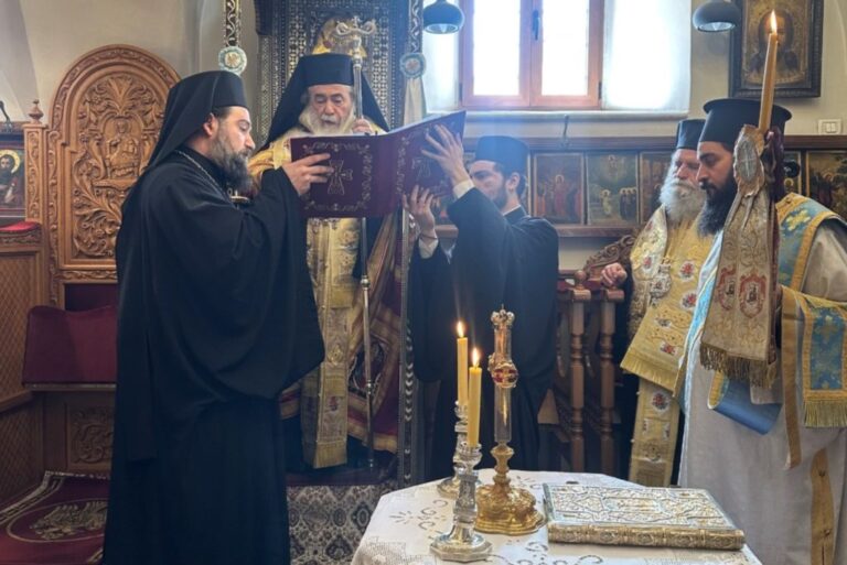 Ιεροσόλυμα: Με κλειστό τον Πανάγιο Τάφο και φόντο τον πόλεμο, η Δοξολογία της 25ης Μαρτίου συγκλόνισε την Αγία Γη