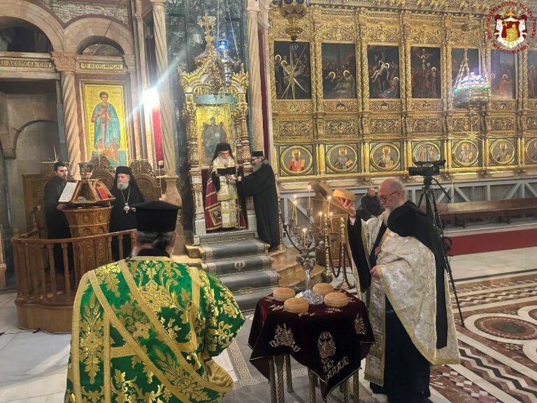 Ιερουσαλήμ: Κυριακή των Βαΐων στον Πανάγιο Τάφο εν μέσω πολέμου – Λιτανεία γύρω από το Ιερότερο Προσκύνημα της Ορθοδοξίας