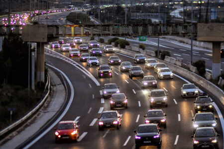 Έξοδος Πάσχα: Ομαλοποιείται η κίνηση στην Αθηνών-Κορίνθου – Πάνω από 84.000 οχήματα έφυγαν από την Αττική