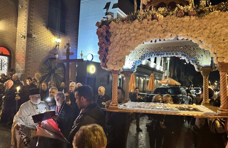 Πλήθος ομογενών στην Αποκαθήλωση και περιφορά του Επιταφίου στην Αγ. Τριάδα στην Μελβούρνη (pics)