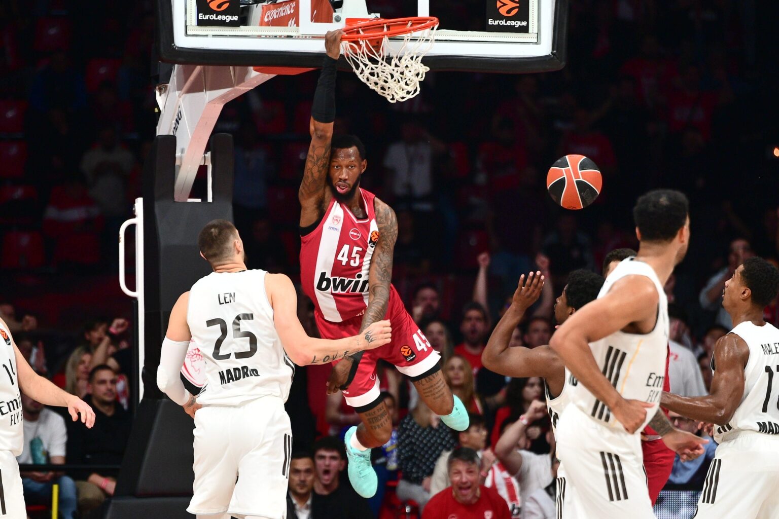 EuroLeague Top 10: Στην κορυφή, αναμενόμενα, το εντυπωσιακό κάρφωμα του Χολ