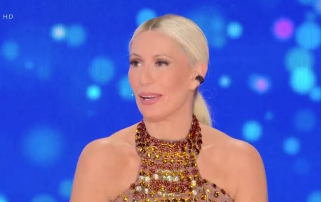 «Το πάω… καρφωτή σήμερα στο ΟΡΕΝ»: Το σχόλιο της Μπακοδήμου για τον «Αδύναμο Κρίκο» στο live του J2US