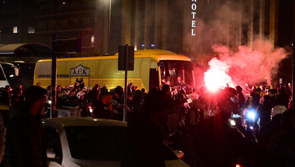 ΑΕΚ: «Κάηκε» η Λεωφόρος Συγγρού – Υποδοχή… πρωταθλητών!