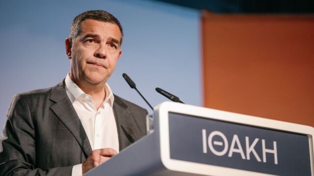 Η απόφαση Τσίπρα να επισπεύσει τις εξαγγελίες του για το νέο κόμμα και οι σκέψεις του με φόντο ΟΠΕΚΕΠΕ και υποκλοπές