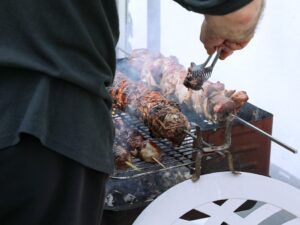 Ξεχάστε ό,τι γνωρίζατε για τον καιρό του Πάσχα – Η μεγάλη ανατροπή που κάνει το σούβλισμα… παιχνιδάκι