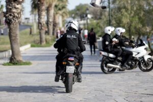 Αδίστακτοι κακοποιοί προφασίζονταν βλάβη στο όχημά τους και λήστευαν όσους πήγαιναν να τους βοηθήσουν