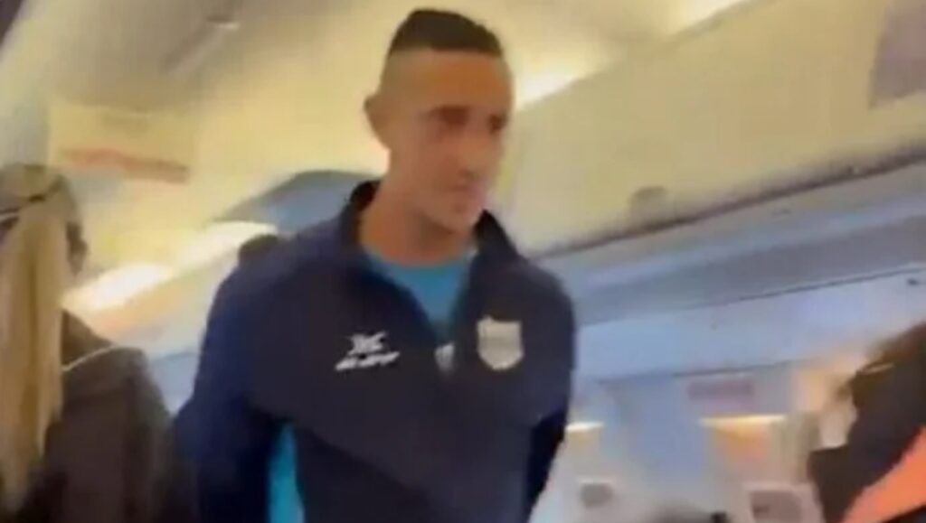 Αργεντινή: Ποδοσφαιριστής φώναξε ”βόμβα” μέσα σε αεροπλάνο και συνελήφθη! (video)