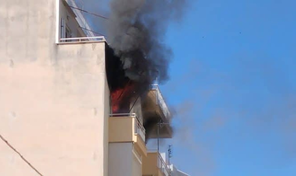 Πάτρα: Συγκινεί το μήνυμα του Μαρίνου Σκανδάμη για τoν τραγικό θάνατο της μητέρας του από φωτιά στο διαμέρισμά της