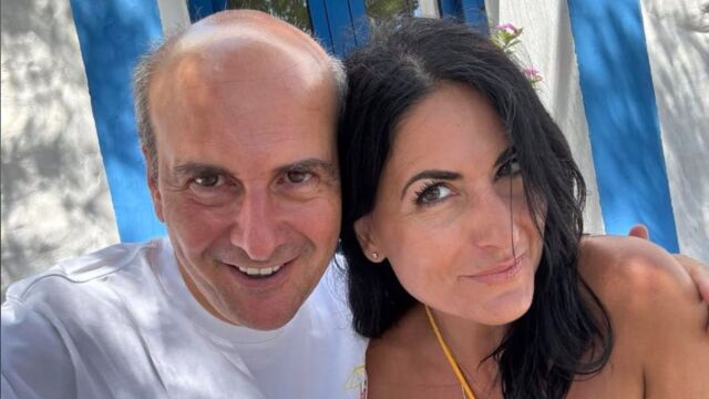Γενέθλια… εξ αποστάσεως για τη σύζυγο του Κωστή Χατζηδάκη: “Η Πόπη λείπει στην Αμερική, αλλά οι ευχές και οι αγκαλιές φτάνουν στην άλλη άκρη του κόσμου”