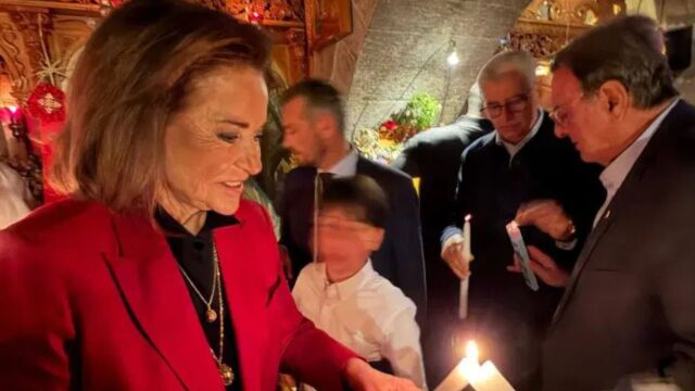 Ντόρα Μπακογιάννη: Ανάσταση στα Χανιά στον Προφήτη Ηλία στους Τάφους των Βενιζέλων – Ποιοι τη συνόδευσαν (Εικόνες)