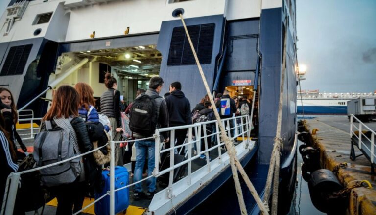 Ξεκίνησε η έξοδος των εκδρομέων του Πάσχα από τα λιμάνια