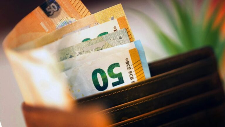 ΠΛΗΡΩΜΕΣ -ΣΥΝΤΑΞΕΙΣ ΜΑΪΟΥ 2026: 24 ΚΑΙ 27 ΑΠΡΙΛΙΟΥ – Λίστα αναδρομικών με 10 παραδείγματα για Δημόσιο, ΙΚΑ, ΝΑΤ, ΟΑΕΕ