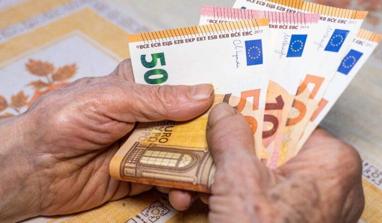 ΣΥΝΤΑΞΙΟΥΧΟΙ Μαΐου 2026: Πληρωμές, ΑΤΜ και αναδρομικά έως 3.500€ για αποστράτους – 7 παραδείγματα και όλα τα νέα