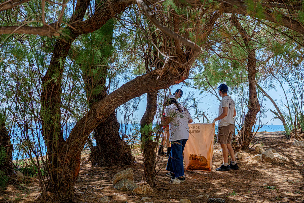 Μεγάλη συμμετοχή στον καθαρισμό Ακτής Κανελλοπούλου και παραλίας Φρεαττύδας