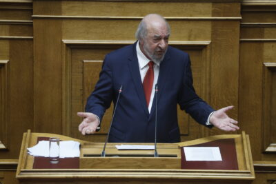Νικητιάδης στη Βουλή: Να αναλογιστούμε τις ευθύνες μας όταν δύο νέοι άνθρωποι αποφασίζουν να θέσουν τέρμα στη ζωή τους