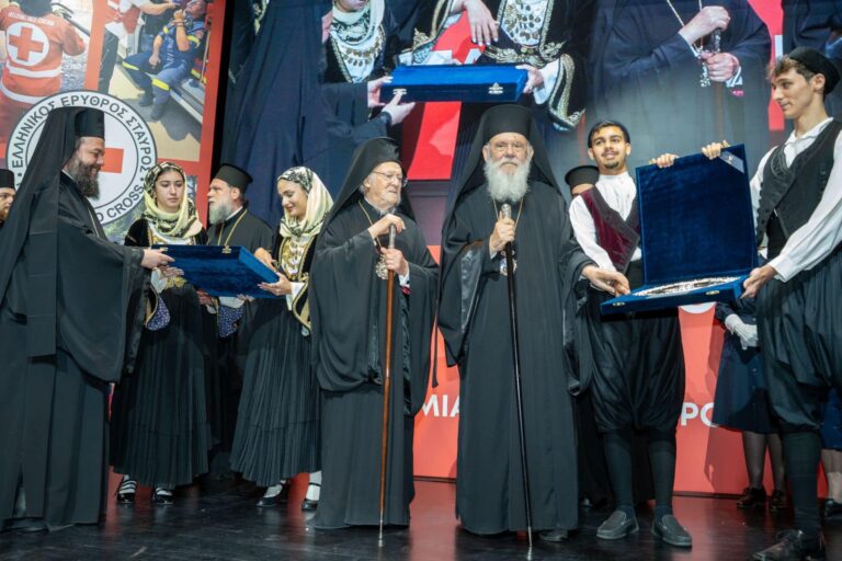 Βαρθολομαίος και Ιερώνυμος στη Νέα Ιωνία- Η υποδοχή από τον μητροπολίτη και πλήθη πιστών