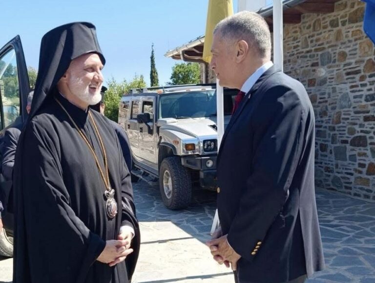 Ο Αρχιεπίσκοπος Αμερικής στο Άγιον Όρος – Θερμή υποδοχή στην Αθωνική Πολιτεία