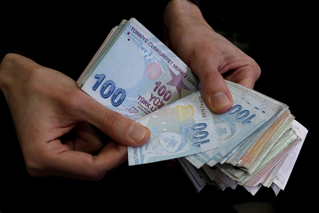 Η Τουρκία πούλησε σχεδόν όλο το αμερικανικό χρέος που κατείχε για να στηρίξει τη λίρα