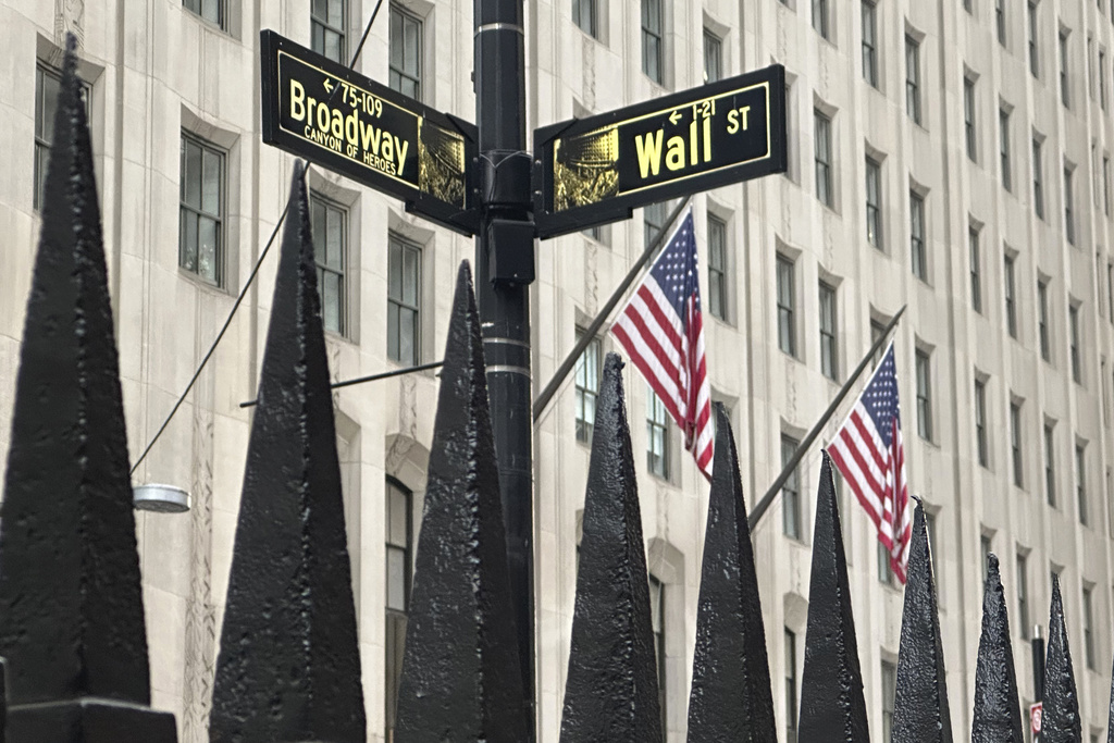 Wall Street: Σε ιστορικό υψηλό έκλεισε ο Dow Jones – Πτώση στις αποδόσεις των ομολόγων
