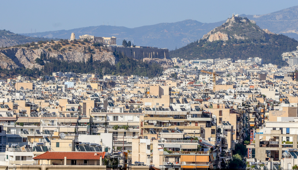 Στα αγκυροβολημένα πλοία και τις καιρικές συνθήκες η έρευνα για την οσμή που αναστάτωσε την Αττική, τι λένε οι επιστήμονες