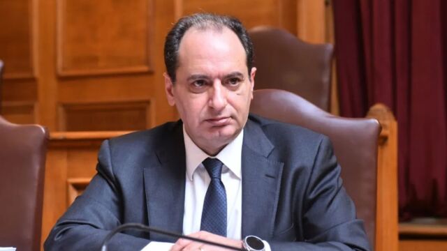 Χρήστος Σπίρτζης: Η “ιχνηλασία” για τα τεκταινόµενα στο ΠΑΣΟΚ και µε τα του νέου κόµµατος Τσίπρα – Τα δύο πρόσωπα που βρίσκονται στον κύκλο επιρροής του