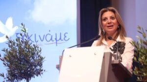 Καρυστιανού κατά Λιάγκα: “Είδε μόνο ψεκασμένους, ενώ παρουσιάστηκαν καθηγητές πανεπιστημίων και επιστήμονες” – Η σκληρή απάντηση στο σχόλιο για την εκδήλωση του κόμματος (Βίντεο)