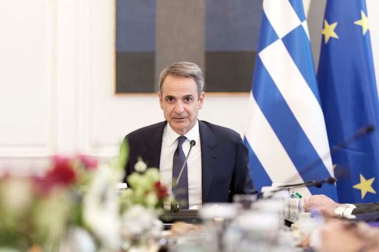 Επίδομα 150 ευρώ ανά παιδί: Οι παρεμβάσεις Μητσοτάκη και το μήνυμα μητροπολιτών για την οικογένεια