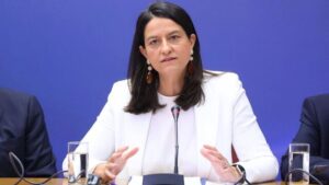 Νίκη Κεραμέως για το νέο κόμμα του Αλέξη Τσίπρα: “Άλλαξε ο Μανωλιός και έβαλε τα ρούχα του αλλιώς” (Βίντεο)