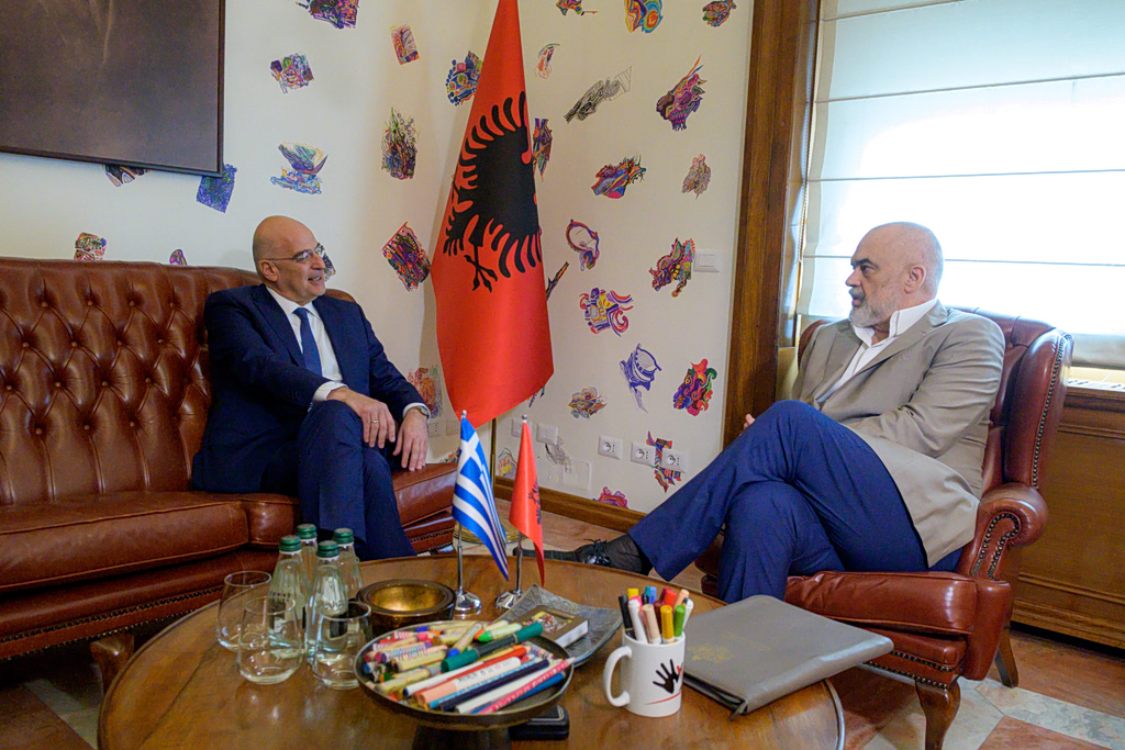Ειδική αποστολή στα Τίρανα – Προς «ξεπάγωµα» η οριοθέτηση ΑΟΖ με Αλβανία