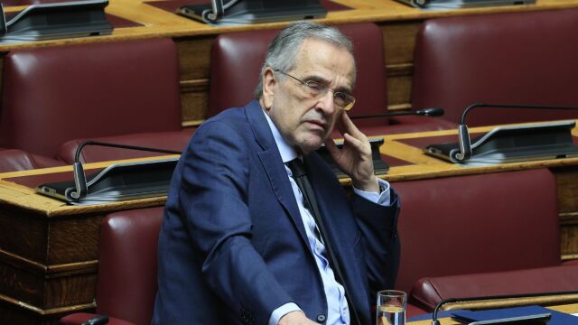 Ο Σαμαράς, που κατηγορεί τον Μητσοτάκη για “ΠΑΣΟΚοποίηση”, βρέθηκε σε σύναξη “ΠΑΣΟΚων” στην Κηφισιά (Εικόνα)