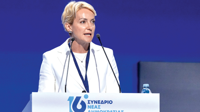 Αλεξάνδρα Σδούκου για ΠΑΣΟΚ: “Στήνουν πηγαδάκια και σόου με φέιγ βολάν διαλόγους και κάνουν κοπτοραπτική”