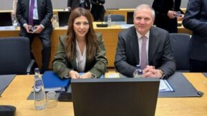 Σοφία Ζαχαράκη στο Συμβούλιο Υπουργών Παιδείας: “Η Ελλάδα πρωτοπορεί και θέτει αυστηρό πλαίσιο ηθικής και δεοντολογίας για την Τεχνητή Νοημοσύνη στα σχολεία” (Εικόνες)