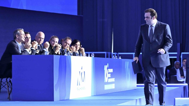 16ο Συνέδριο ΝΔ: Μηνύματα ενότητας και αιχμές για “γινάτια” και “κυβερνητικό ιδρυματισμό” – Όσα έγιναν την δεύτερη ημέρα – Οι σπόντες για Σαμαρά και οι “ατσαλάκωτοι” (Εικόνες)