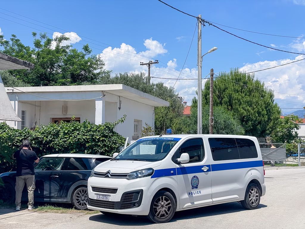 Αιγιάλεια: «Είμαστε σε σοκ, δεν πάει πουθενά το μυαλό μας» – Τι εκτιμούν οι Αρχές για την διπλή δολοφονία