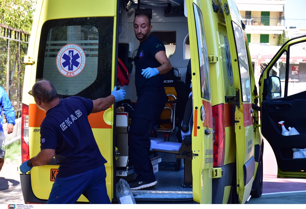 ΠΟΕΔΗΝ: Εκτός στόλου 70 ασθενοφόρα – Εργαζόμενοι του ΕΚΑΒ πλήρωσαν για επισκευές από την τσέπη τους και τους έστειλαν εξώδικα