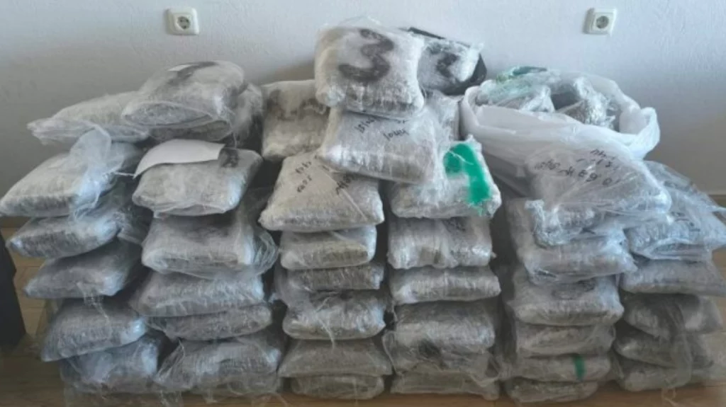 Ηγουμενίτσα: Συνελήφθη 61χρονη που μετέφερε 96 κιλά κάνναβης σε νοικιασμένο αυτοκίνητο