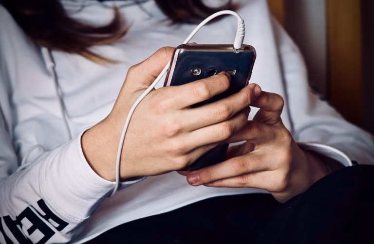 Έρχεται voucher για smartphone – Ποιοι δικαιούνται την επιδότηση