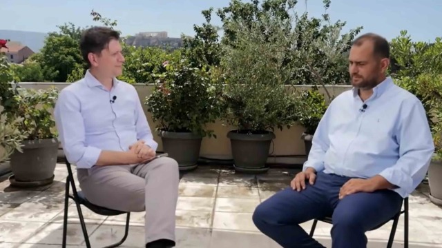 Ανδρέας Παπανδρέου: Ο εγγονός του ιστορικού ηγέτη του ΠΑΣΟΚ μιλά για όλα – “Δεν φτιάχνεται ο πολιτικός σε στούντιο ή με αλγόριθμους” (Βίντεο)