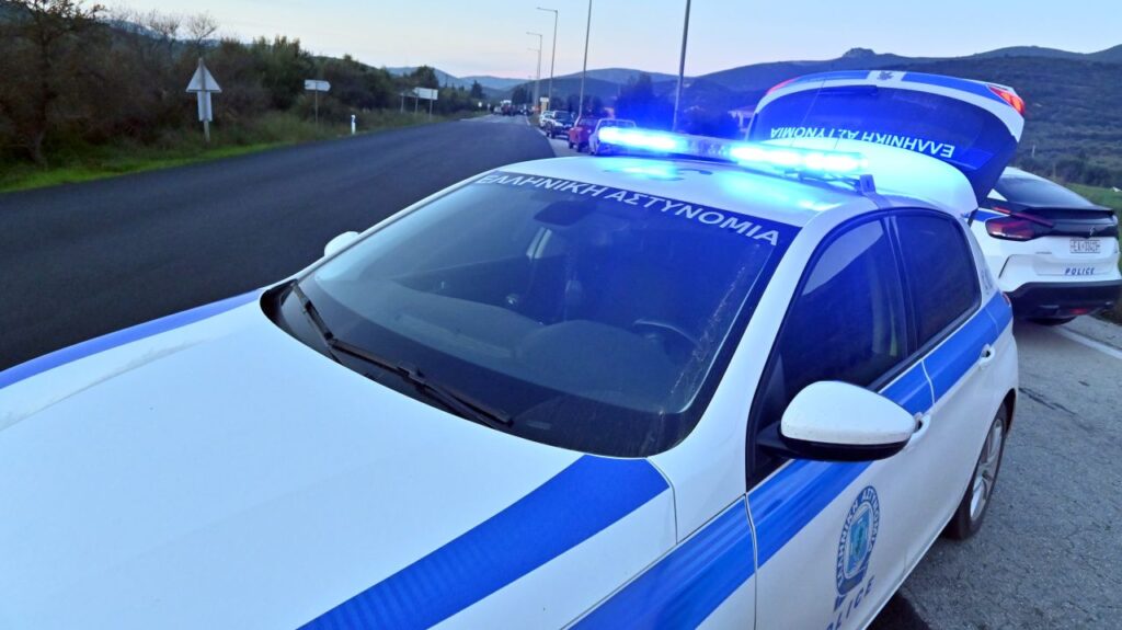 Συνελήφθη οδηγός ΙΧ που έτρεχε με 203 χλμ. στη Αθηνών-Κορίνθου- Προσπάθησε να δωροδοκήσει τους αστυνομικούς