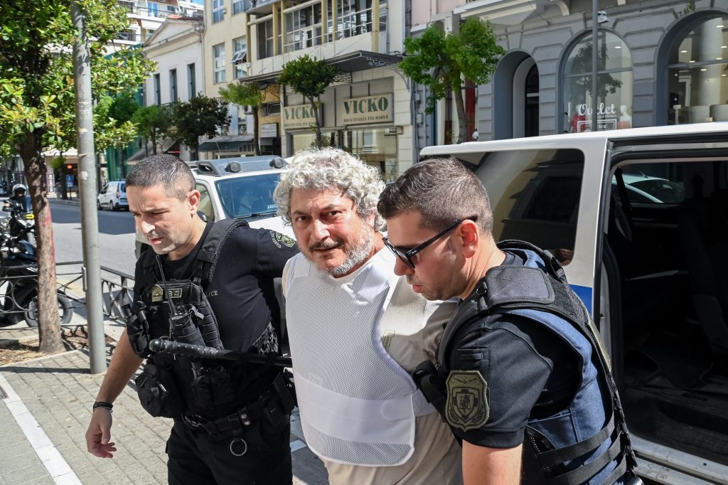 Από το Σίδνεϊ στο Άλσος Αιγιαλείας: Ο επί 27 χρόνια καταζητούμενος που ζούσε ανάμεσά μας με ψεύτικη ταυτότητα